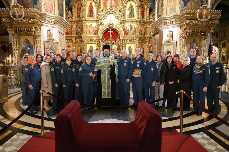В Уфе сотрудники МЧС приняли участие в благодарственном молебне перед иконой «Неопалимая Купина»