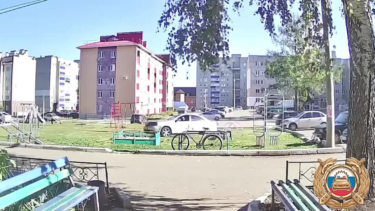 Нетрезвый водитель принял детскую площадку за автодром в Башкортостане