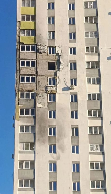 В Уфе ведется восстановление домов после атак беспилотников В Уфе ведется восстановление домов после атак беспилотников