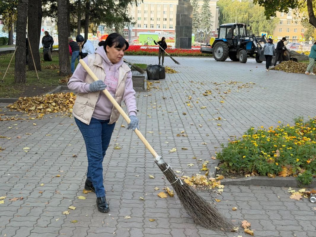 Лейсан Измайлова приняла участие в высадке деревьев в рамках акции «Зеленая Башкирия» Лейсан Измайлова приняла участие в высадке деревьев в рамках акции «Зеленая Башкирия»