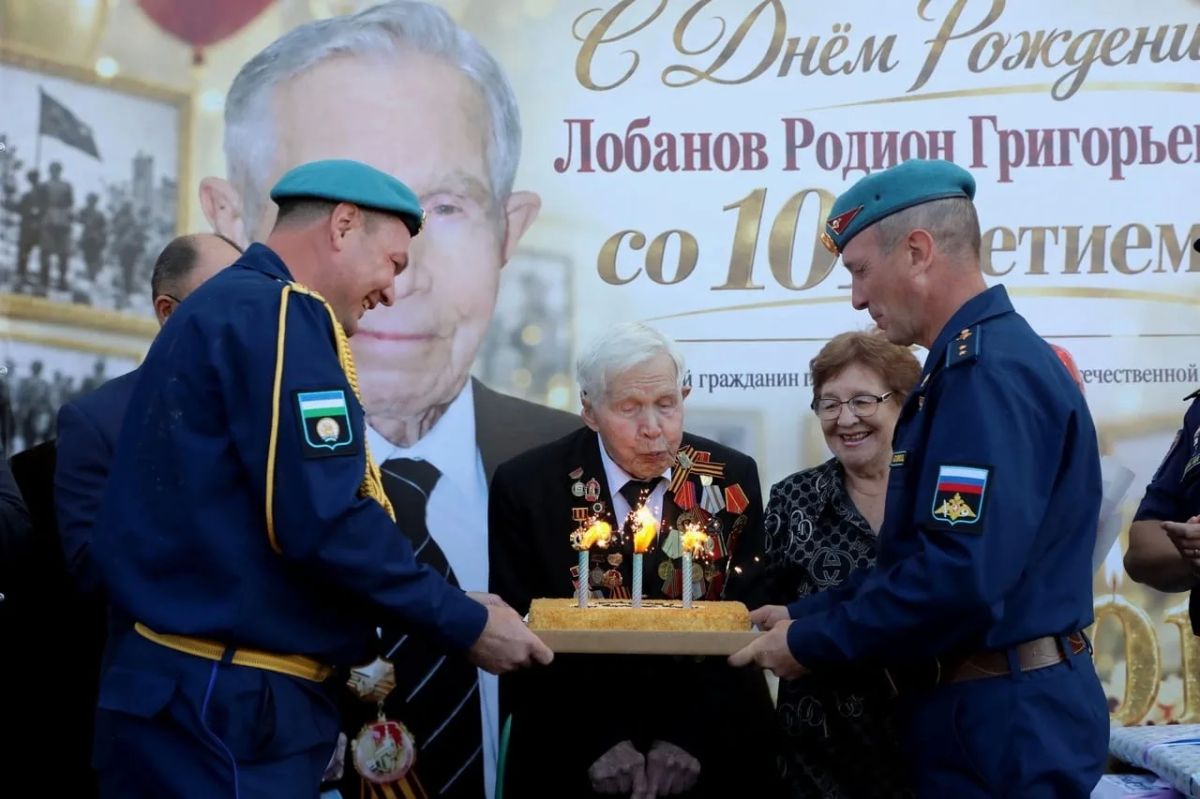 Парад в честь 101-летия ветерана прошел в Уфе Парад в честь 101-летия ветерана прошел в Уфе