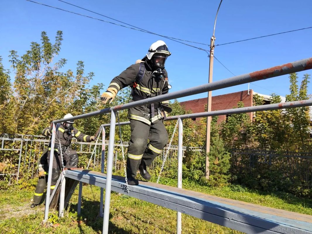 Сегодня в Уфе на базе пожарно-спасательной части № 35 состоялись соревнования по боевому развёртыванию среди подразделений пожарной охраны Республики Башкортостан Сегодня в Уфе на базе пожарно-спасательной части № 35 состоялись соревнования по боевому развёртыванию среди подразделений пожарной охраны Республики Башкортостан