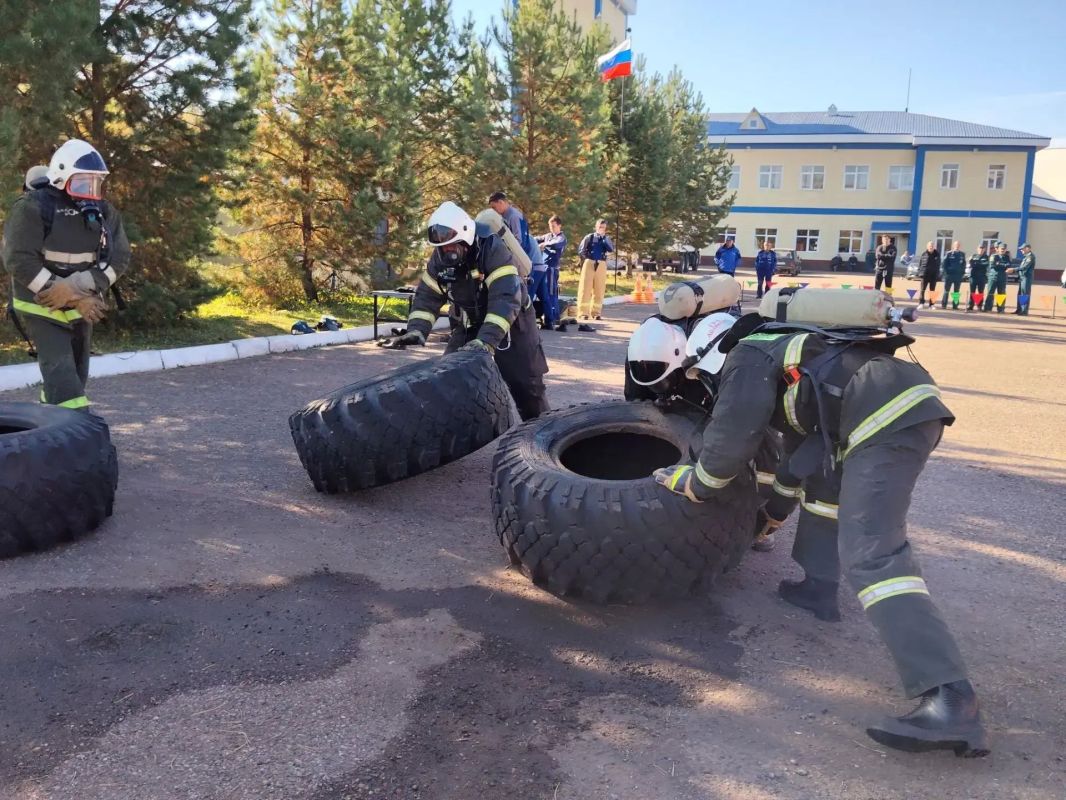 Сегодня в Уфе на базе пожарно-спасательной части № 35 состоялись соревнования по боевому развёртыванию среди подразделений пожарной охраны Республики Башкортостан Сегодня в Уфе на базе пожарно-спасательной части № 35 состоялись соревнования по боевому развёртыванию среди подразделений пожарной охраны Республики Башкортостан
