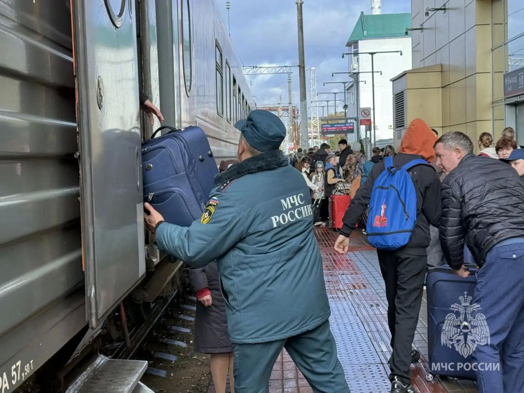 Сотрудники Главного управления МЧС России по Республике Башкортостан встретили на железнодорожном вокзале детей и их сопровождающих, прибывших из Луганской народной республики Сотрудники Главного управления МЧС России по Республике Башкортостан встретили на железнодорожном вокзале детей и их сопровождающих, прибывших из Луганской народной республики