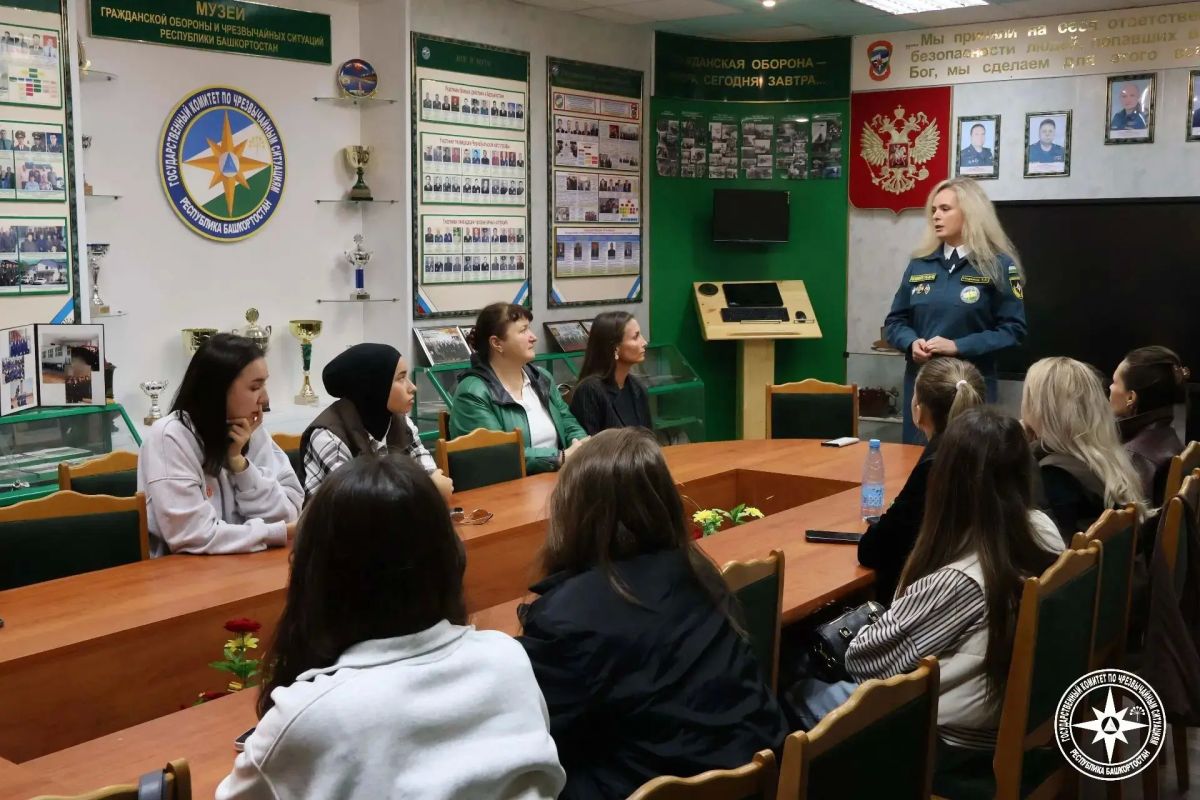 В рамках месячника гражданской обороны: инструктаж для салона красоты и экскурсия для студентов