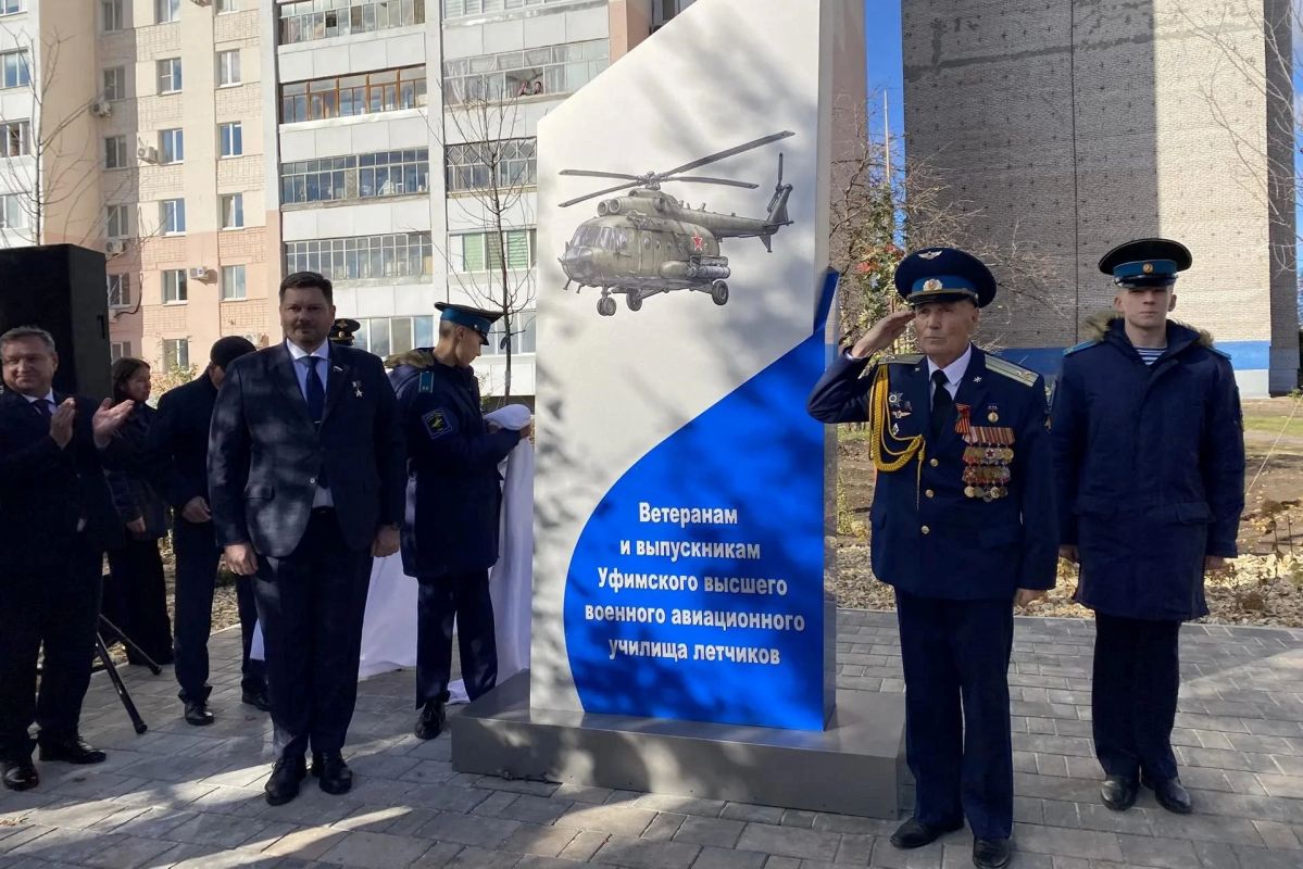 В уфимском Затоне открыли «Сквер Лётчиков» В уфимском Затоне открыли «Сквер Лётчиков»