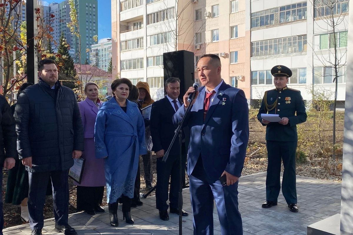 В уфимском Затоне открыли «Сквер Лётчиков» В уфимском Затоне открыли «Сквер Лётчиков»