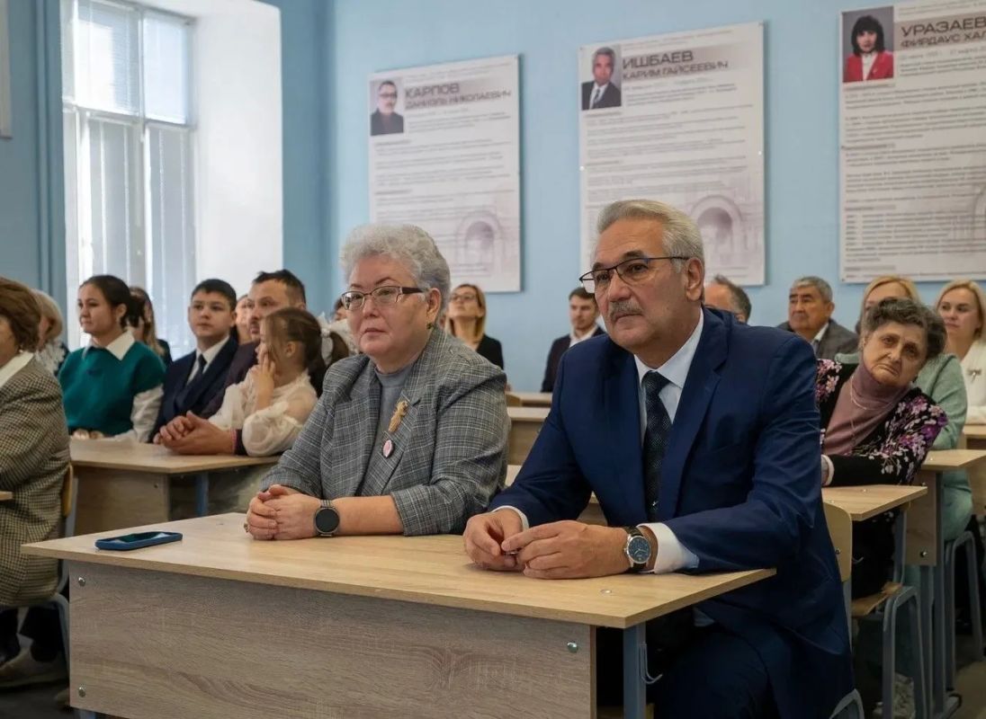 В Стерлитамакском филиале УУНиТ открыли мемориальную аудиторию в честь выдающихся профессоров В Стерлитамакском филиале УУНиТ открыли мемориальную аудиторию в честь выдающихся профессоров
