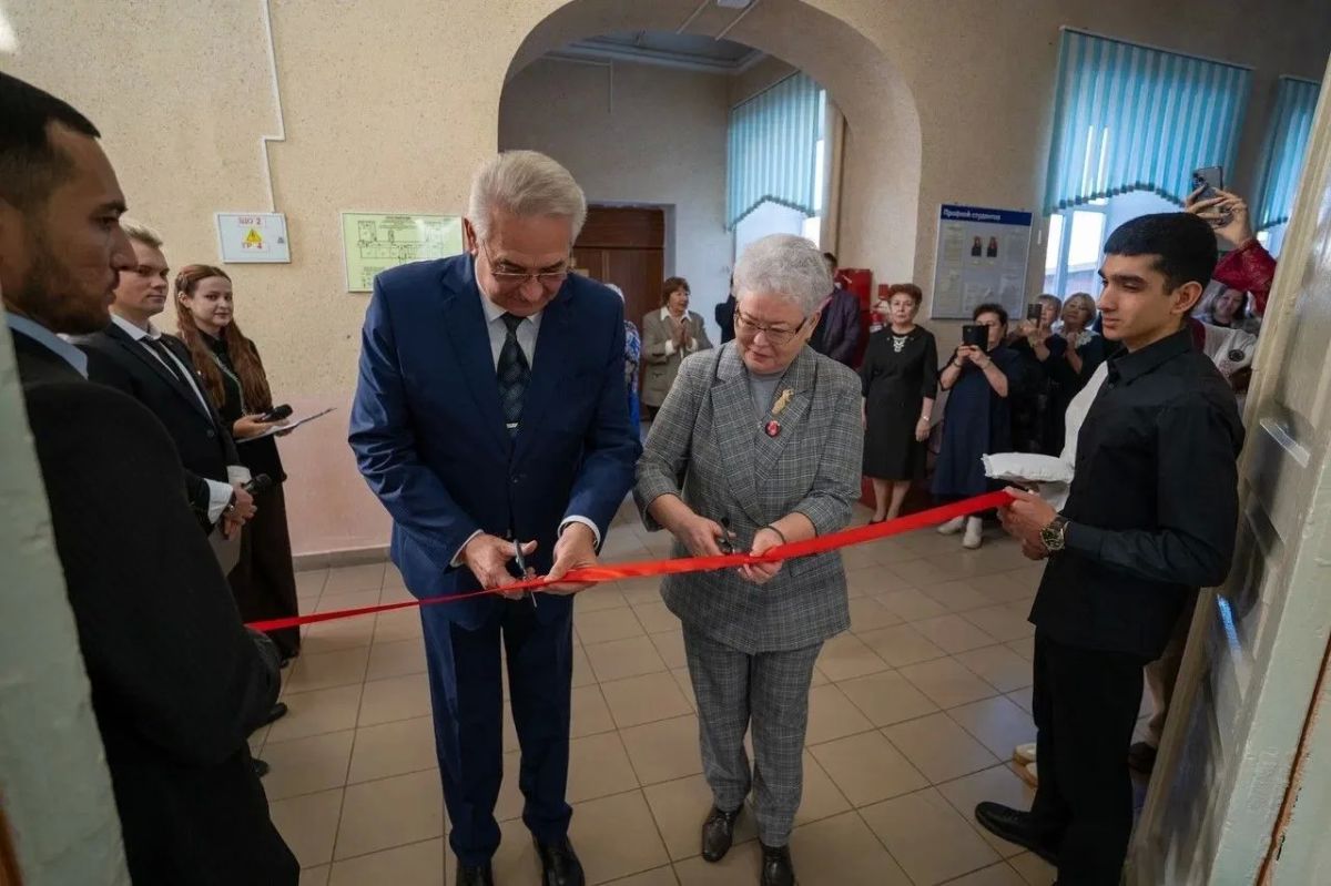 В Стерлитамакском филиале УУНиТ открыли мемориальную аудиторию в честь выдающихся профессоров В Стерлитамакском филиале УУНиТ открыли мемориальную аудиторию в честь выдающихся профессоров