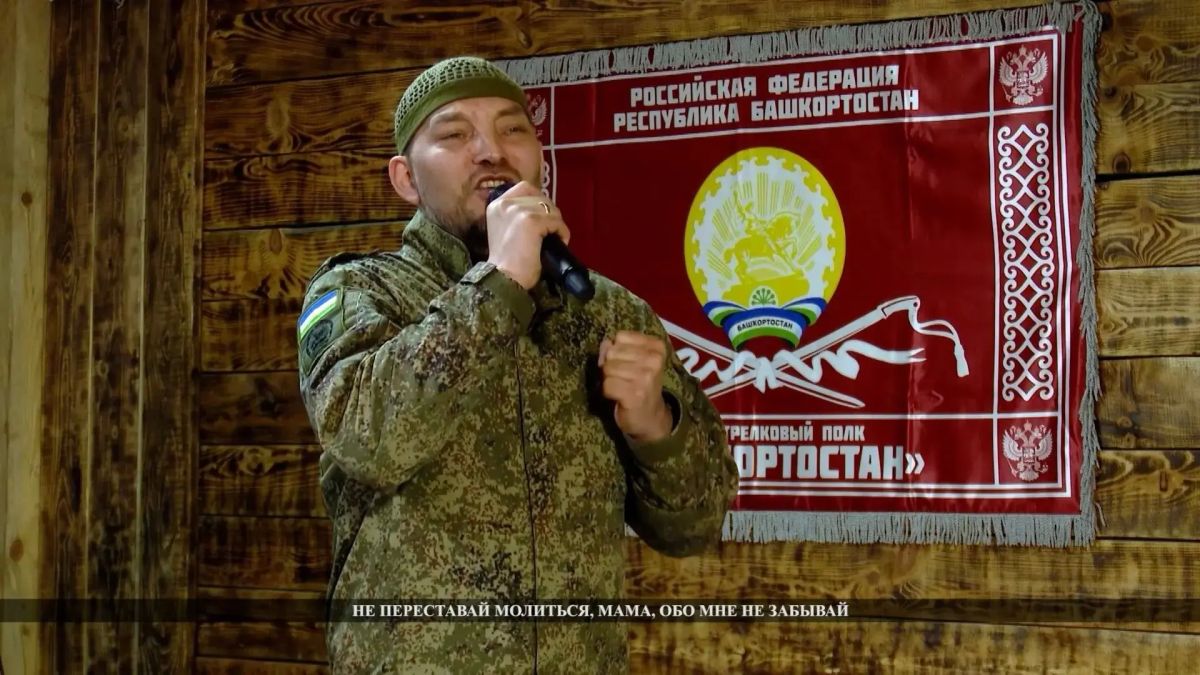 В известной советской песне есть строки - "Когда поют солдаты, спокойно дети спят"