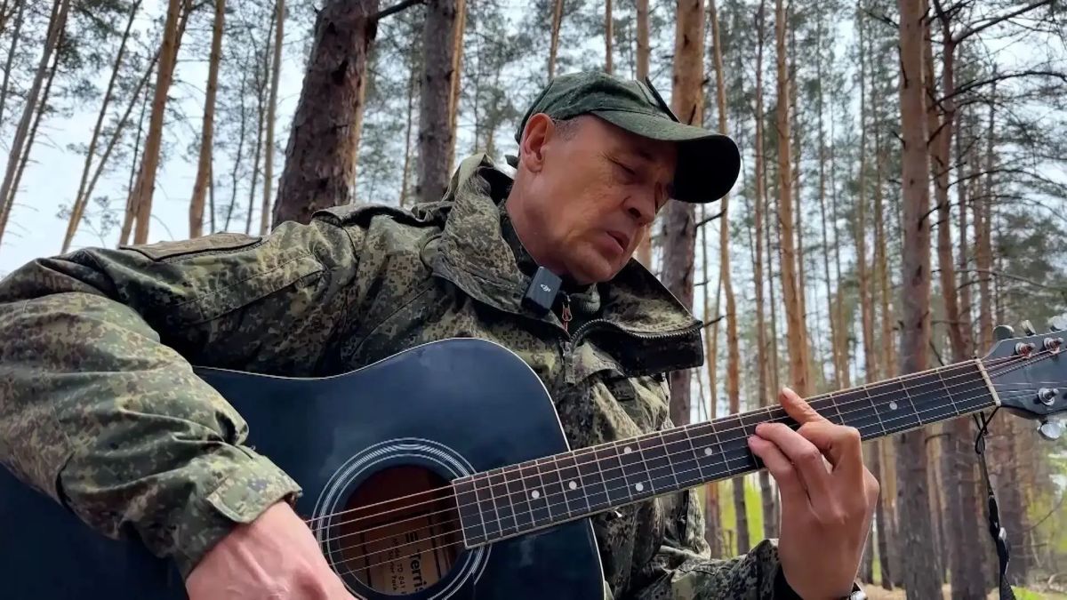 В известной советской песне есть строки - "Когда поют солдаты, спокойно дети спят" В известной советской песне есть строки - "Когда поют солдаты, спокойно дети спят"